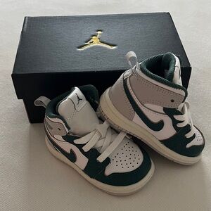 Jordan 1 mid se size 4C